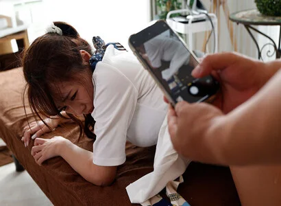Em nhân viên ở tiệm triệt lông mất kiểm soát đè ra chịch