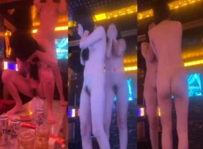 Mỹ nhân múa thoát y cực dâm loạn tại quán karaoke